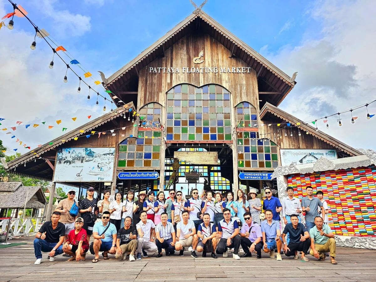 Đoàn Suntec tại chợ nổi Pattaya