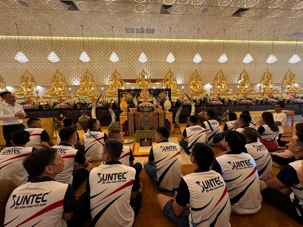 Đoàn Suntec tham quan chùa tại Thái Lan